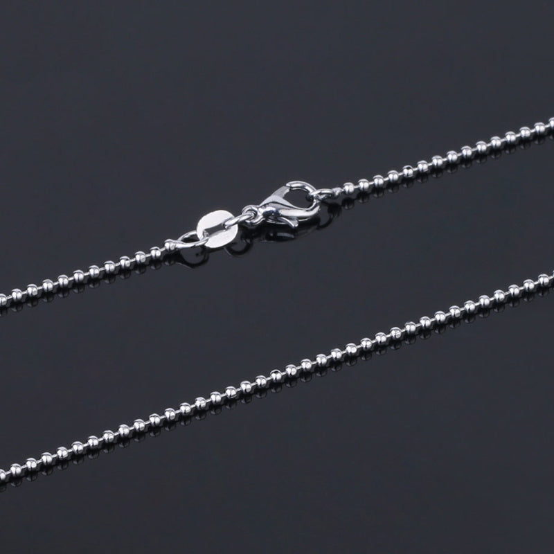 Detail van zilveren ketting met roze en witte edelstenen ketting met rozenkwarts hanger | Rosé Quartz White Stone