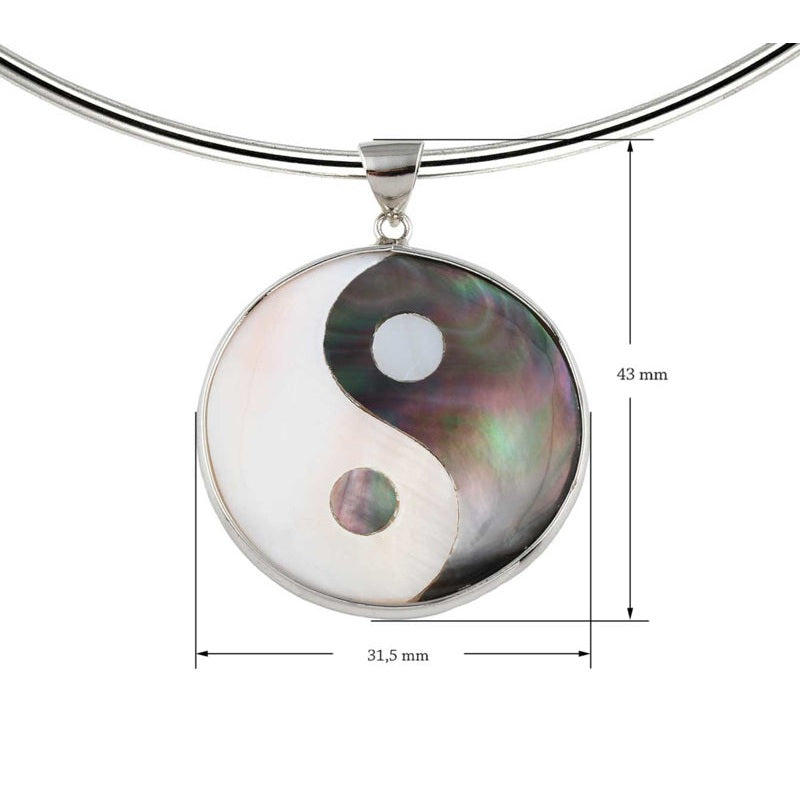 Detail van parelmoeren ketting met kleine Yin Yang hanger met maatindicatie | Yin Yang Choker Small