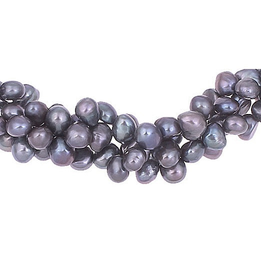 Detail van blauw grijze zoetwater parelketting met 3 rijen parels | Amina