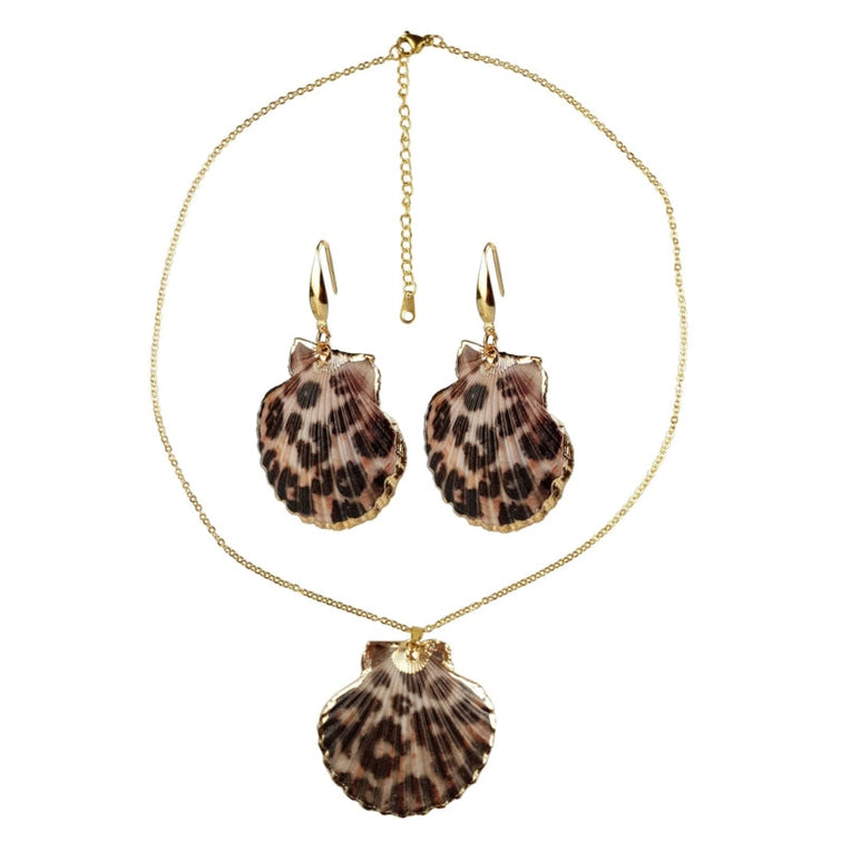 Schelpen sieraden set bestaande uit schelpen ketting en schelpen oorbellen met Shell schelp met panter motief en goud edelstaal | set Gold Sea Shell Panther