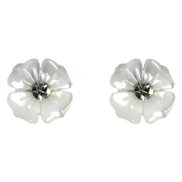 Witte parelmoeren oorbellen in bloem vorm met edelstaal en stras steentje, oorknopjes, vooraanzicht | Flower Bling