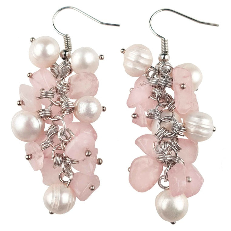 Witte zoetwater parel oorbellen met rozenkwarts en sterling zilver (925) vooraanzicht | Pearl Rosé Quartz Chip