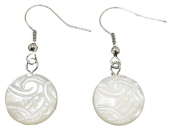 Witte parelmoeren oorbellen met gravering en sterling zilver 925 | White Round Shell