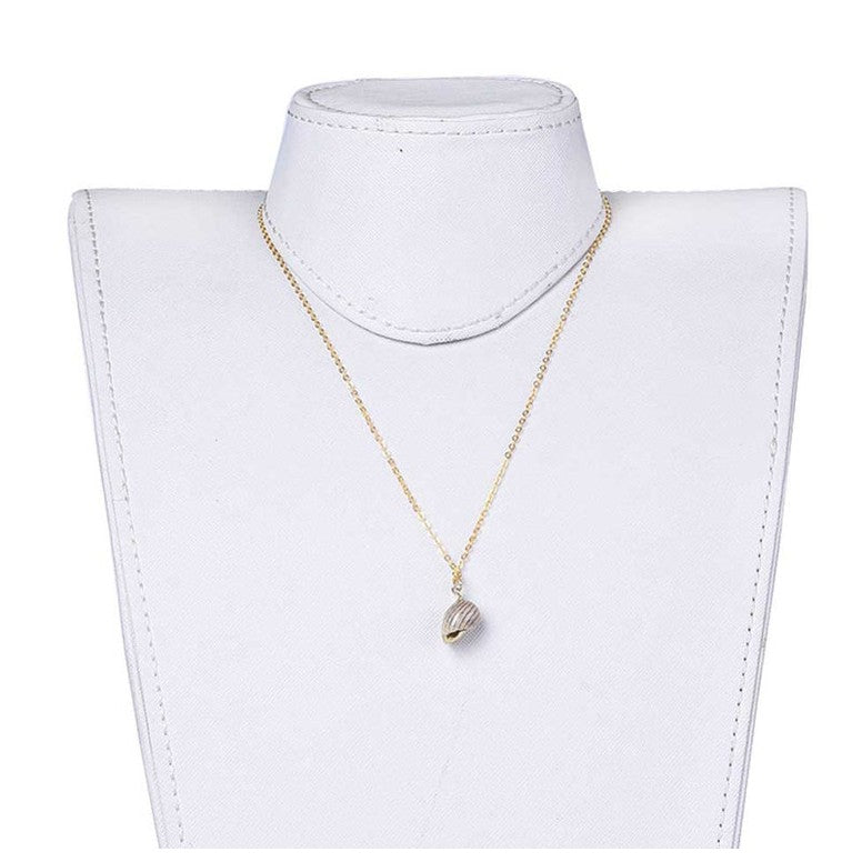 Gouden schelpen ketting met bruine schelp op buste | Gold Spiral Shell