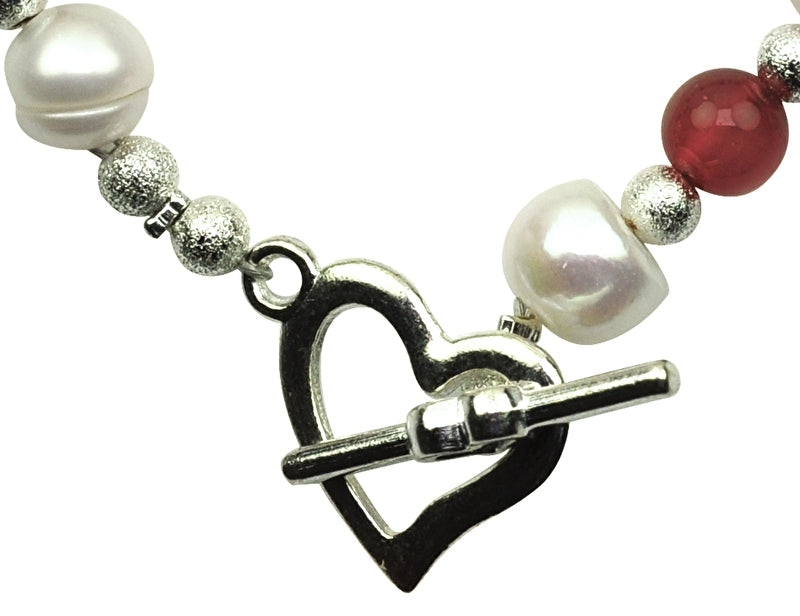 Hartjes slotje van wit zoetwater parel armband met rode agaat | Pearl Heart Red Agate