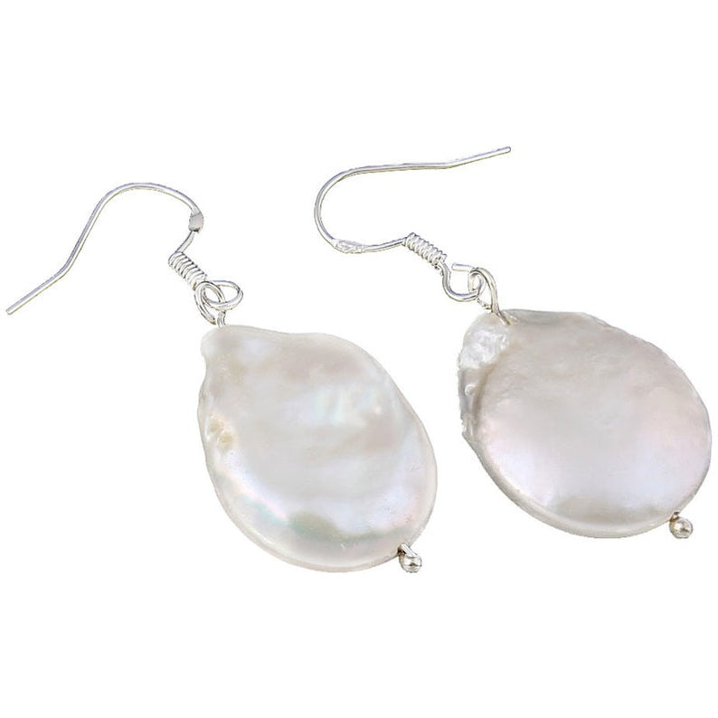 Zoetwater parel oorbellen met grote witte parels en sterling zilver (925) liggend | Big Colly