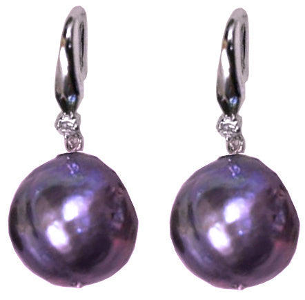 Zoetwater parel oorbellen met grote zwarte parel, stras steentje en sterling zilver 925, vooraanzicht | Bling Kasumi Dark Pearl