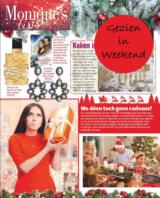 Grote zoetwater parel oorbellen met witte parels en stras steentjes in bloem motief gezien in tijdschrift Weekend | Bright Pearl Flower