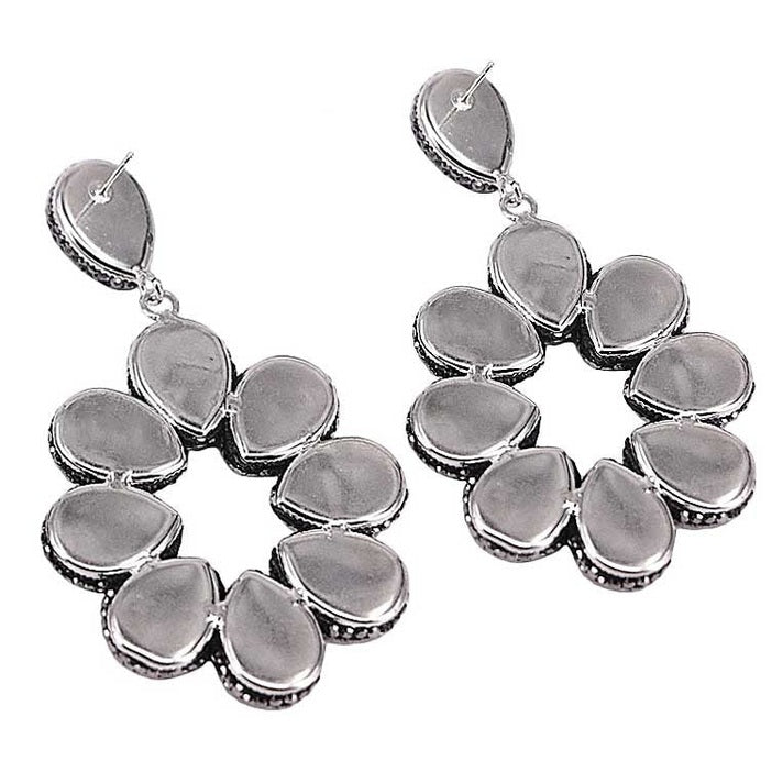 Grote zoetwater parel oorbellen met witte parels en stras steentjes in bloem motief, achterzijde | Bright Pearl Flower