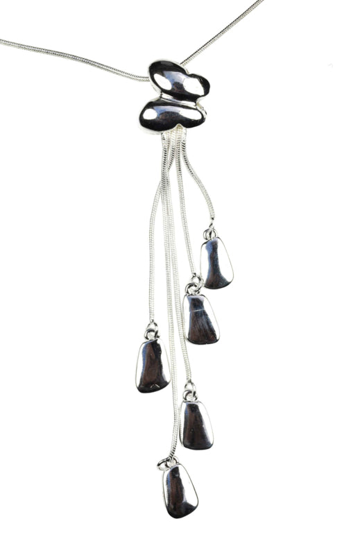 Detail van verzilverde ketting met hanger | Five
