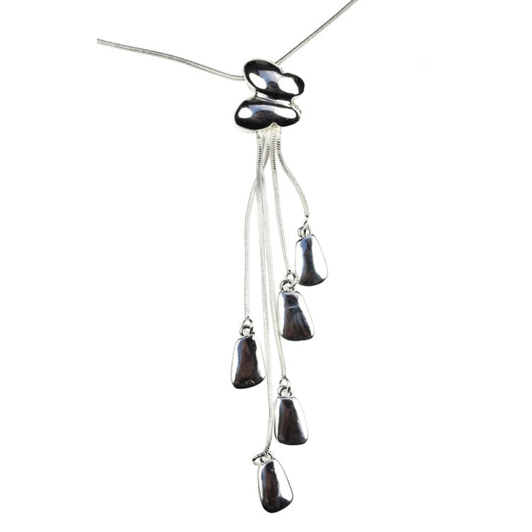 Detail van verzilverde ketting met hanger | Five