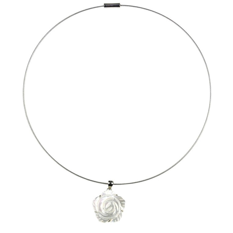 Witte parelmoeren ketting met hanger in vorm van een bloem | White Flower Shell