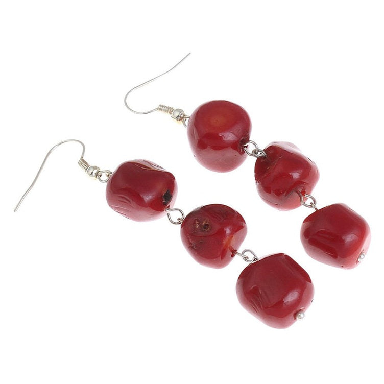 Lange rood koralen oorbellen met sterling zilver (925) liggend | Long Red Big Coral