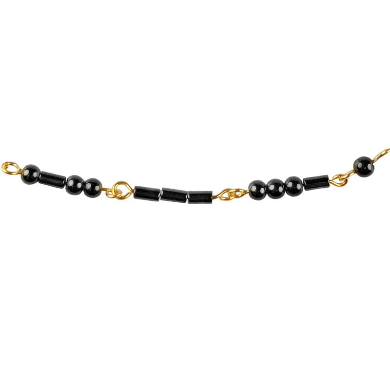 Detail van zwarte edelstenen ketting met goud edelstaal en hematiet stenen die het woord LOVE in morse code weer geeft | Morse Code Love Black Hematite Gold