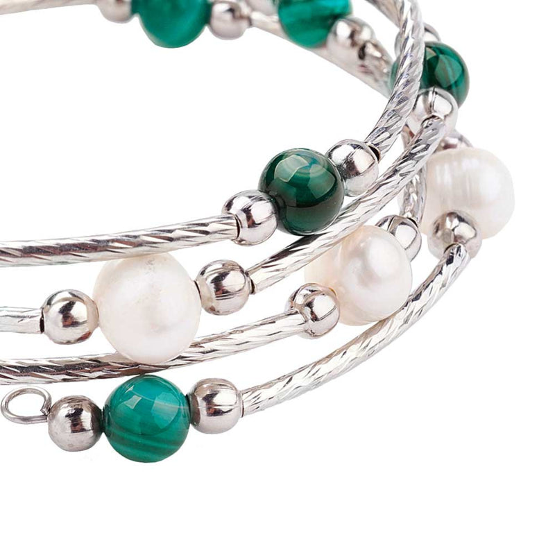 Detail van wit zoetwater parel wikkelarmband met groene agaat | Wrap Pearl Green Striped Agate