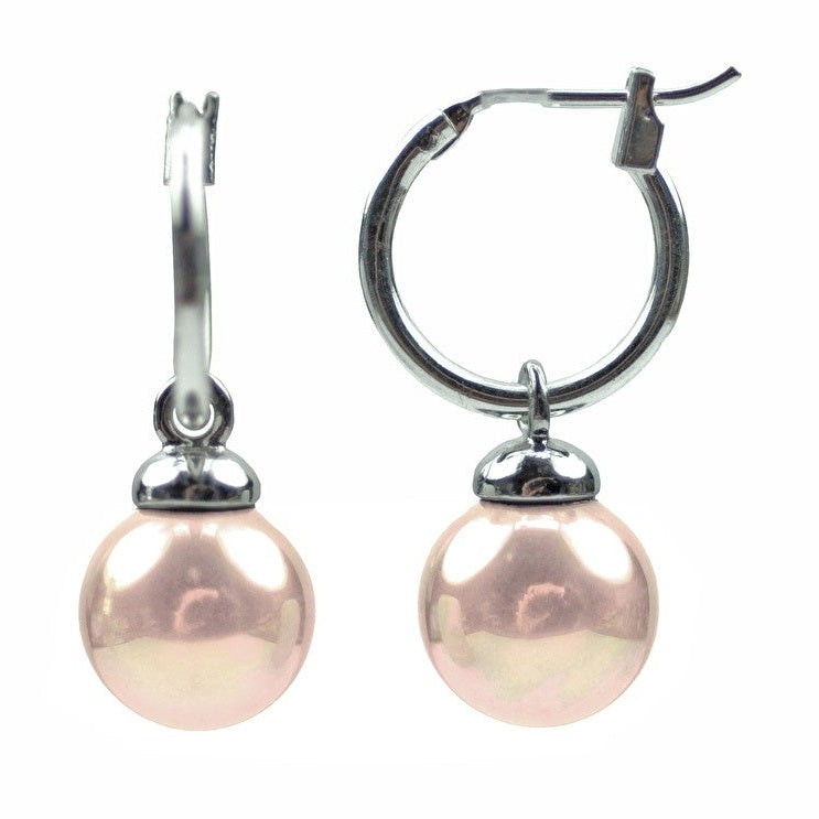 Licht zalm kleurige parel oorbellen aan oorringen | Little Hope Light Powder