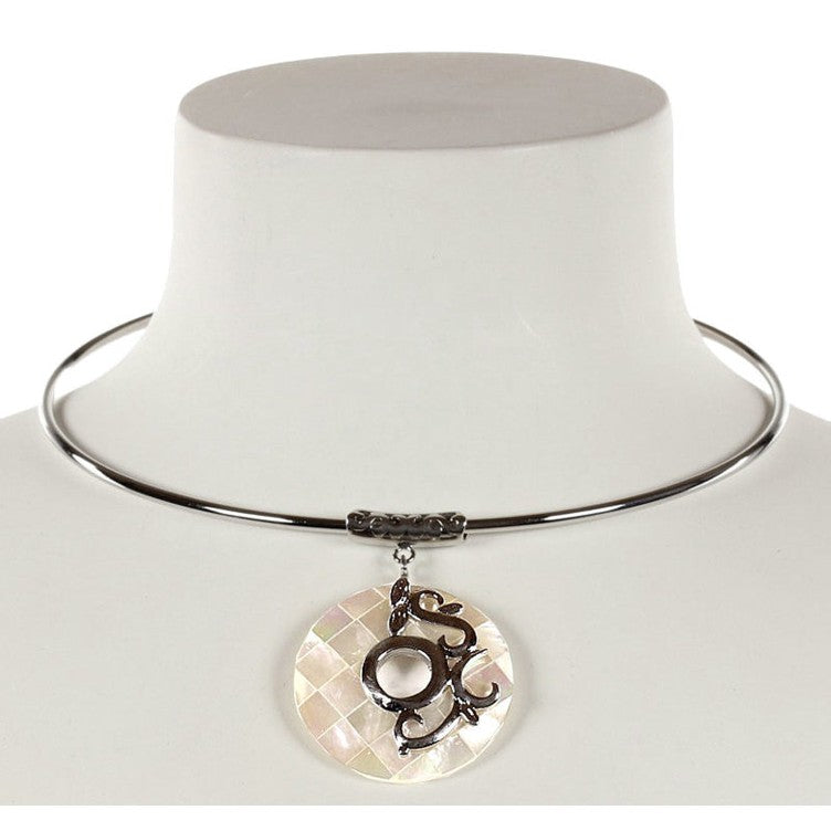 Crème witte parelmoeren ketting op buste | White Shell Mosaic