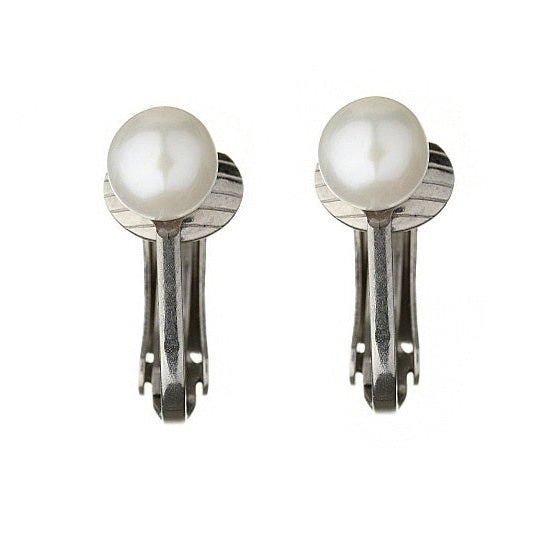 Kleine witte zoetwater parel clips oorbellen met edelstaal, vooraanzicht | Fiell Clip Pearl Small