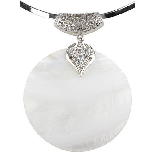 Detail van parelmoeren choker ketting met witte parelmoeren hanger | Big White Shell Choker