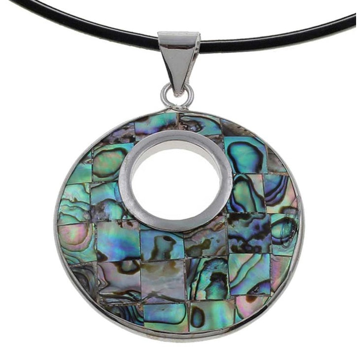 Detail van parelmoeren choker ketting met abaloon hanger | Abalone Donut Mosaic