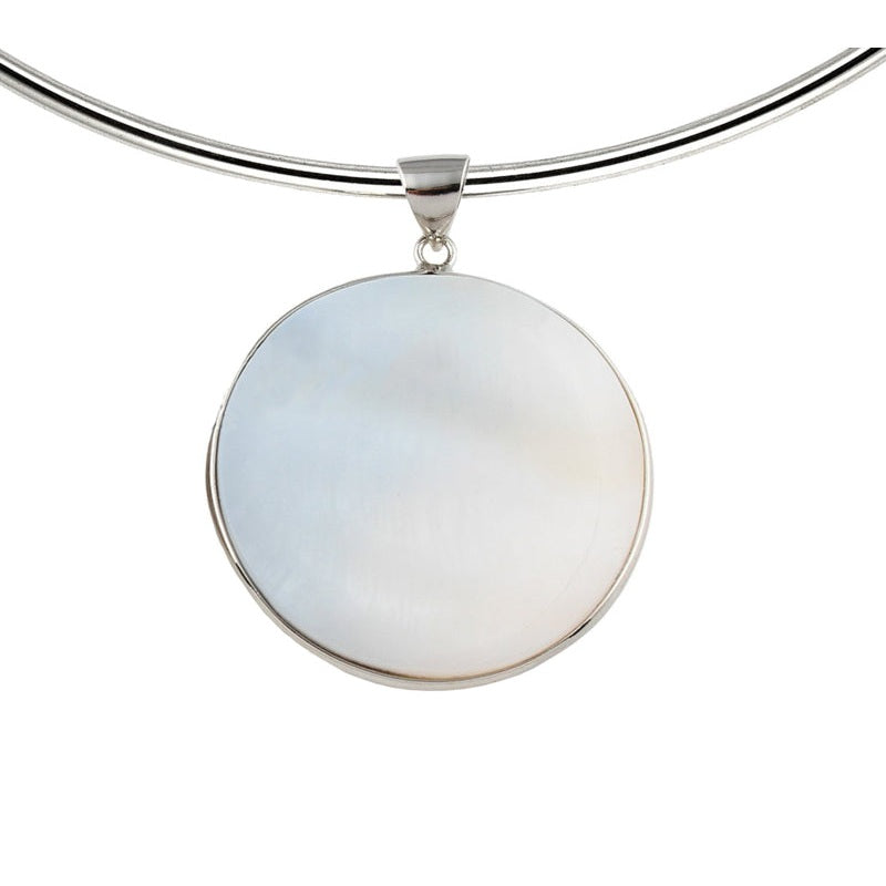 Achterzijde van parelmoeren ketting met kleine Yin Yang hanger | Yin Yang Choker Small