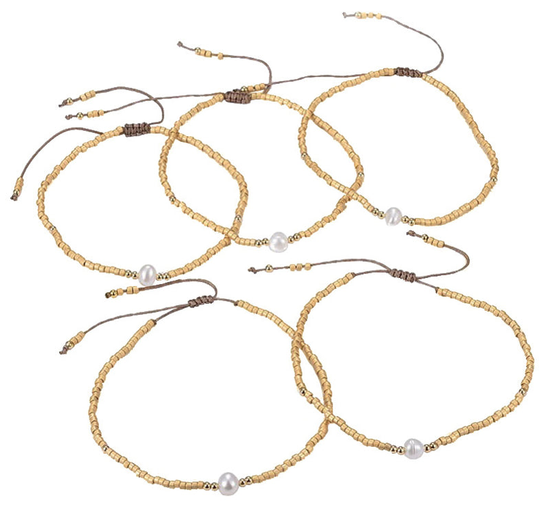 Wit zoetwater parel armband met gouden kraaltjes, meerdere parel armbandjes bij elkaar | Mini Pearl One Gold Color