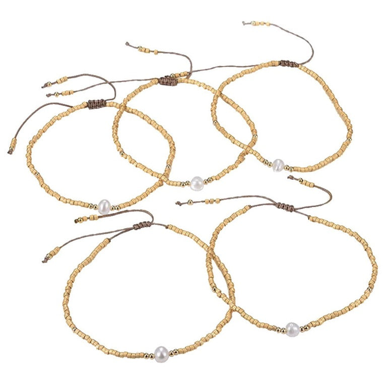 Wit zoetwater parel armband met gouden kraaltjes, meerdere parel armbandjes bij elkaar | Mini Pearl One Gold Color