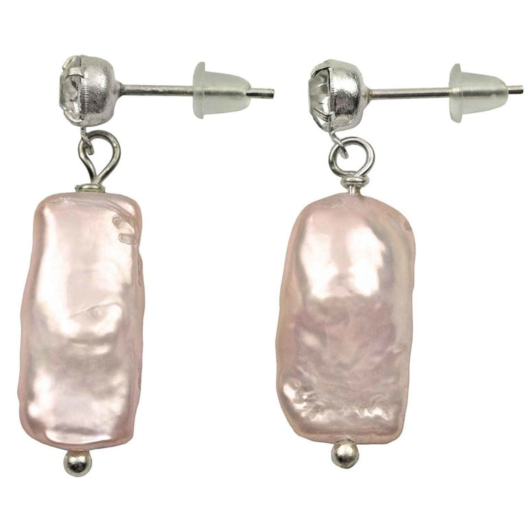 Zoetwater parel oorbellen met rechthoekige zalm kleurige parel en stras steentje zijaanzicht | Bling Pearl Rectangle Peach