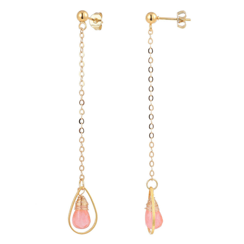Lange licht rode edelstenen oorbellen met kersenkwarts en goud edelstaal voor en zijaanzicht | Dangling Long Cherry Quartz