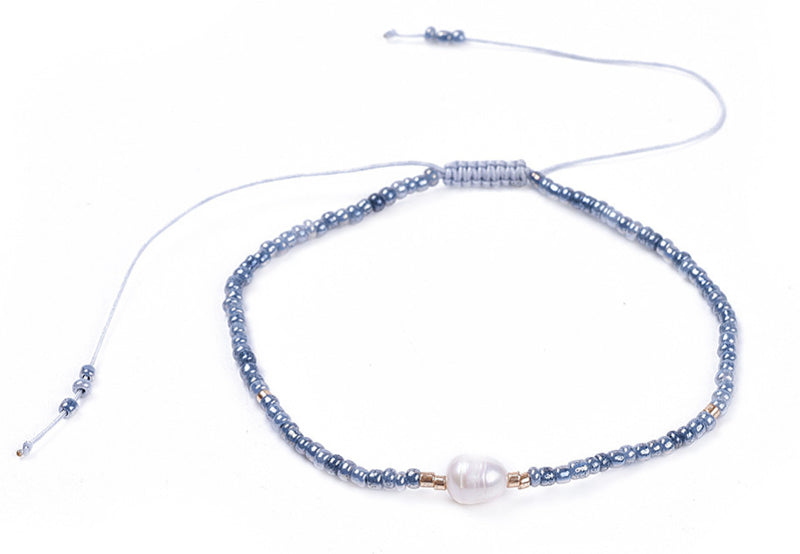 Wit zoetwater parel armband met licht blauwe kraaltjes | Mini Pearl One Shiny Light Blue