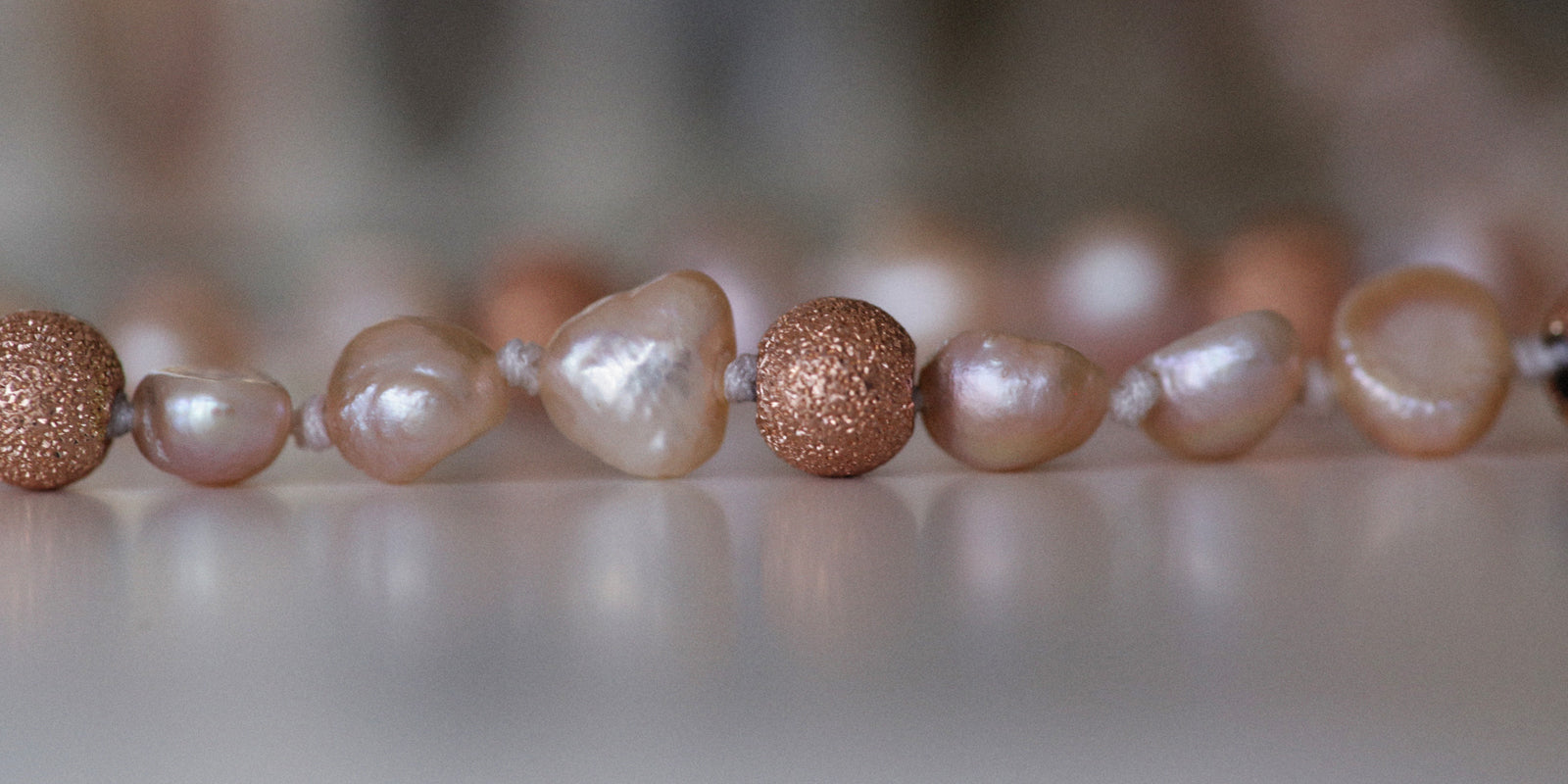 Roze natuurlijke kleur parelketting