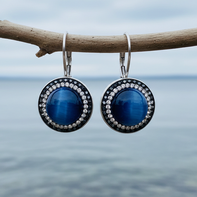 Bright Blue Tiger Eye Silver oorbellen aan takje