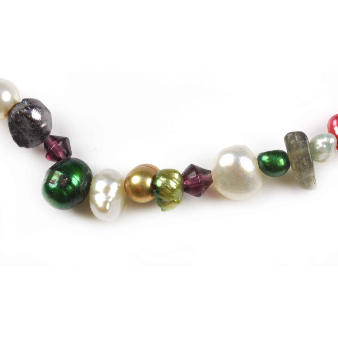 Detail van zoetwater parelketting met bont gekleurde parels en sterling zilver (925) | Marvey Two