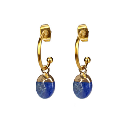Blauwe edelstenen oorbellen met goud edelstaal en lapis lazuli vooraanzicht| Golden Hope 15 mm Lapis Lazuli