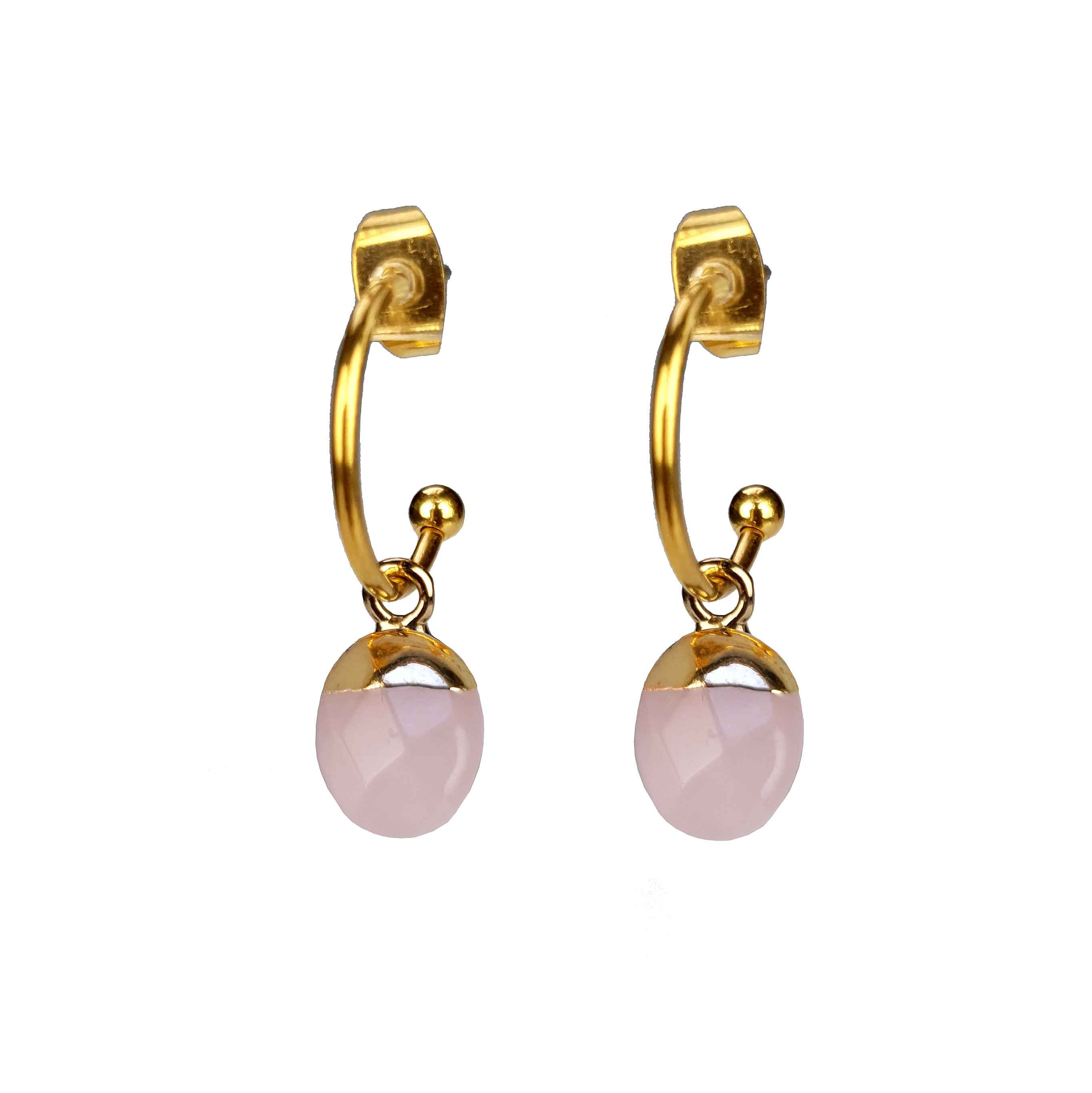 Roze edelstenen oorringen met rozenkwarts en goud edelstaal vooraanzicht | Golden Hope 15 mm Rosé Quartz