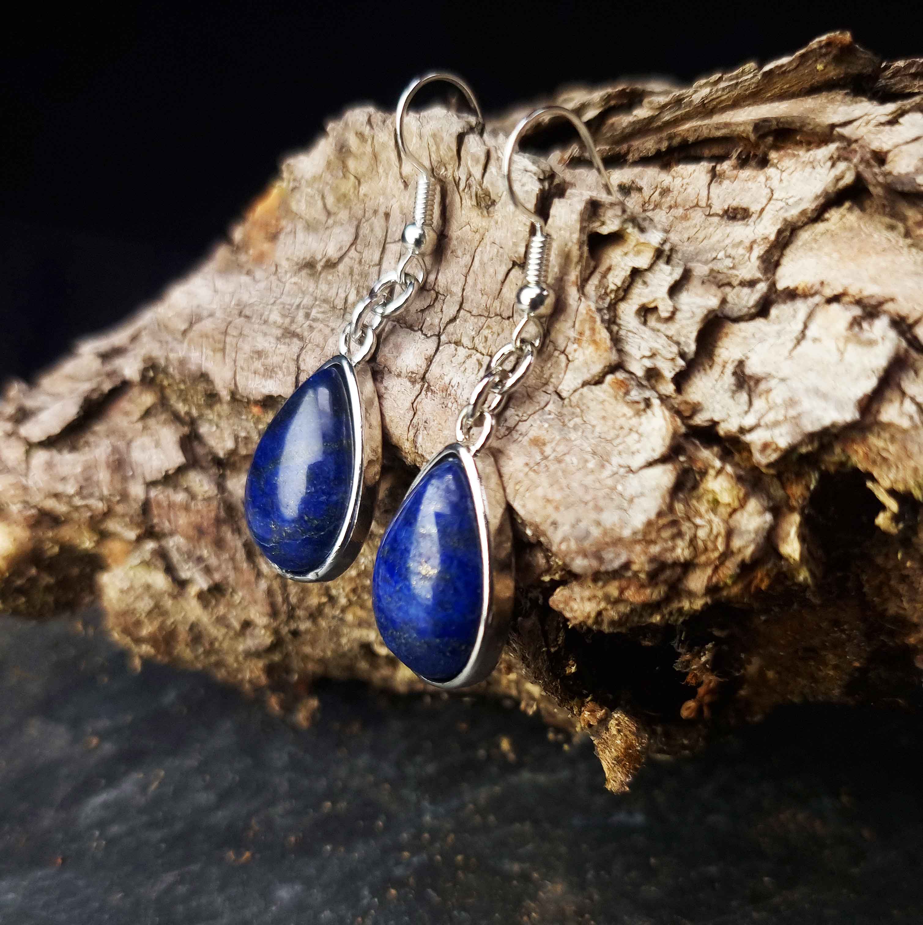 Blauwe edelstenen oorbellen met lapis lazuli en sterling zilver (925) hangend aan stronk | Lapis Lazuli Teardrop