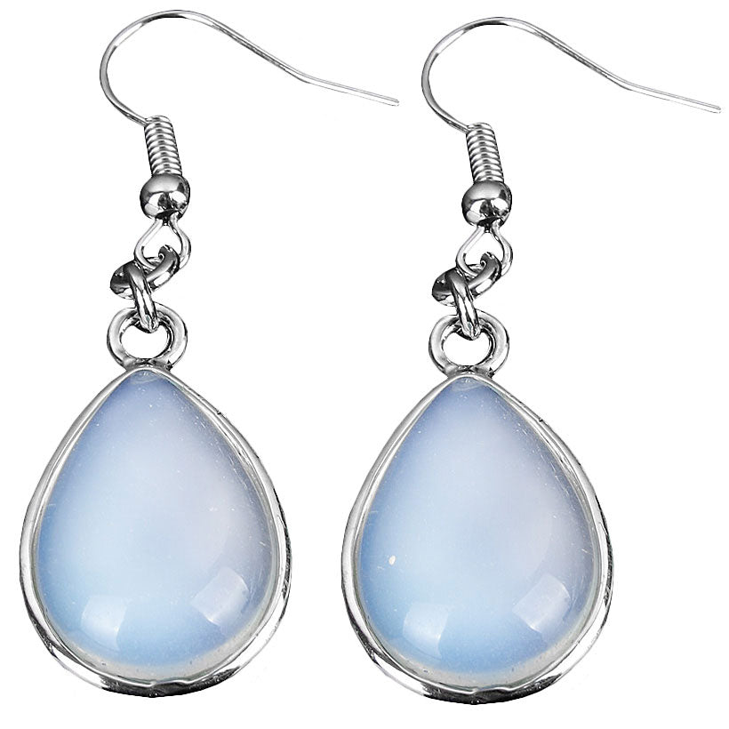 Licht blauwe edelstenen oorbellen met zee opaal en oorbelhaakjes van sterling zilver (925) | Sea Opal Teardrop