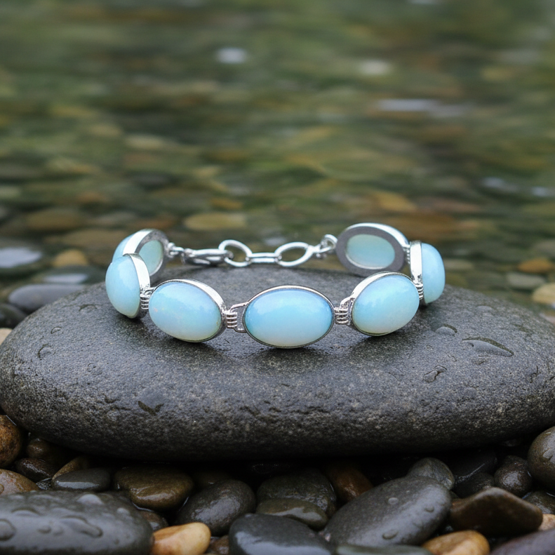 Sea Opal Oval armband bij water