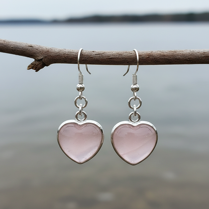Roze edelstenen oorbellen met rozenkwarts in hart vorm en sterling zilver (925) hangend aan takje | Rosé Quartz Silver Heart