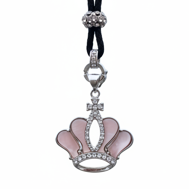 Detail van roze parelmoeren ketting met kroon en stras steentjes | Crown Pink