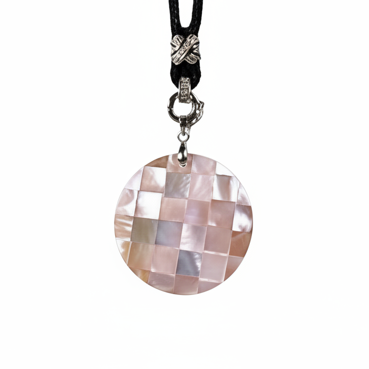 Detail van oud roze parelmoeren ketting | Jasmine
