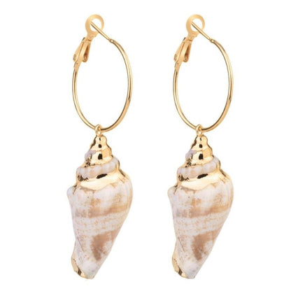 Gouden oorringen met crème kleurige schep schelp | Big Hope Conche Shell Gold