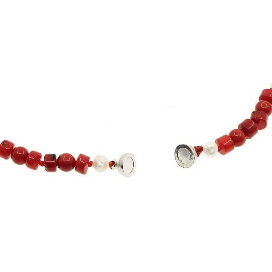 Magneetslotje van zoetwater parelketting met witte parels en  rood koraal | Coral Pearl Small