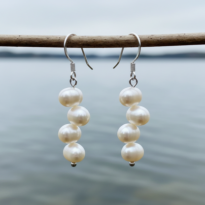 Witte zoetwater parel oorbellen met sterling zilver 925 hangend aan takje | Bo
