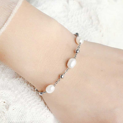Wit zoetwater parel armband met zilver edelstaal om pols | Parel armband Eline Zilver