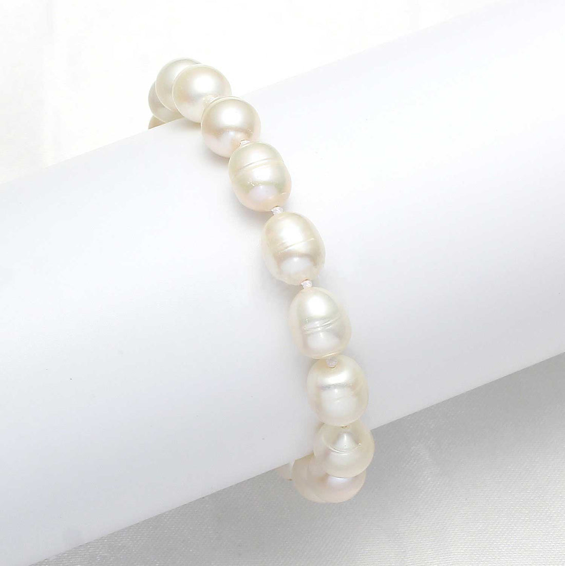 Wit zoetwater parel armband op display | Wirra