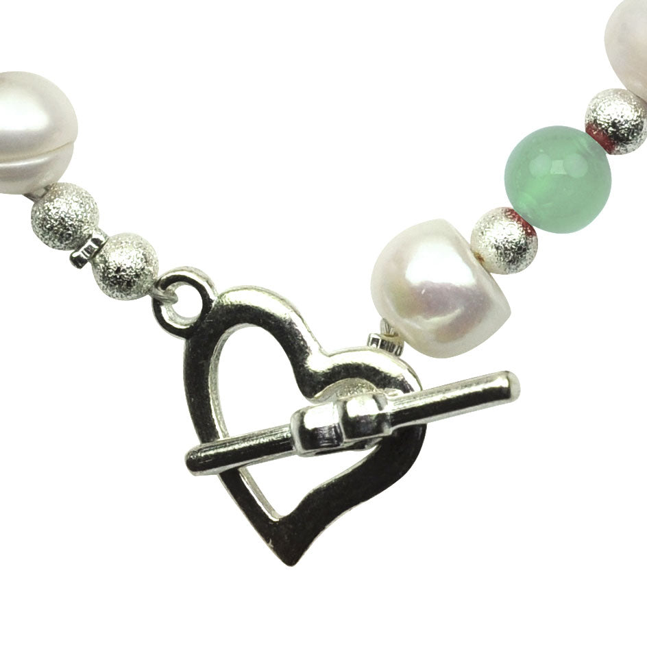 Hartjes slotje van wit zoetwater parel armband met groene aventurien stenen | Pearl Heart Green Aventurine