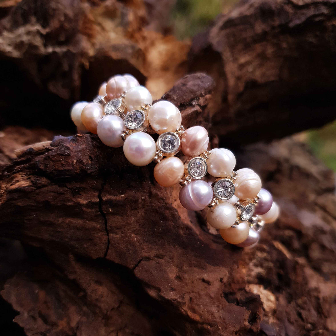 Elastisch zoetwater parel armband met stras steentjes hangend aan tak | Double Soft Colors Pearl Bling