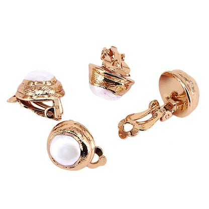 Witte zoetwater parel clips oorbellen met gouden rand, open parel clips oorbellen | One Gold Clip Pearl