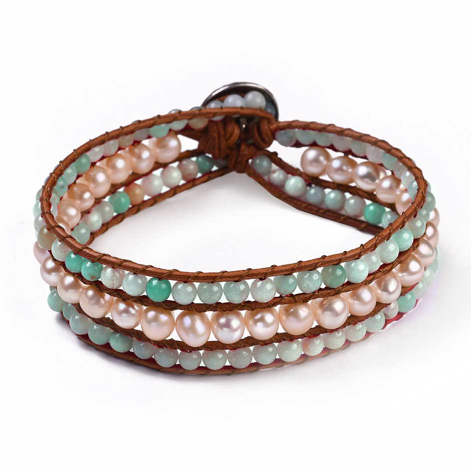 Zoetwater parel armband met zalm kleurige parels, amazoniet en bruin leer | Parel armband Kallo